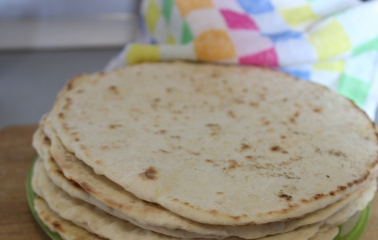 1. Этап. Кыстыбый (рецепт теста): 5. Готовые лепешки начините приготовленной начинкой по вкусу и подавайте к столу.