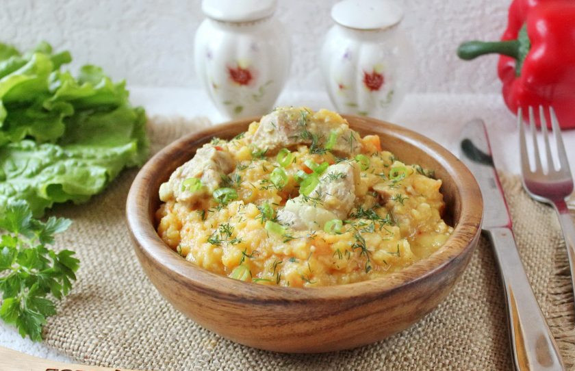 1. Этап. Гуляш с горохом: Гуляш с горохом готов. Подавайте к столу в горячем виде с соленьями и овощами.