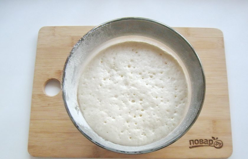 1. Этап. Саратовский калач: Поставьте опару в теплое место. Через 30-35 минут опара увеличится в объеме в два-три раза.