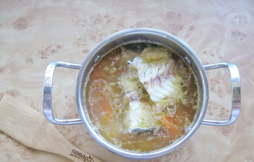 1. Этап. Томатный суп с треской: В готовый суп выложите отварную треску.