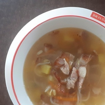 1. Этап. Суп с ростками сои и полентой: По окончанию варки суп разлить по тарелочкам и подавать горячим) приятного аппетита)