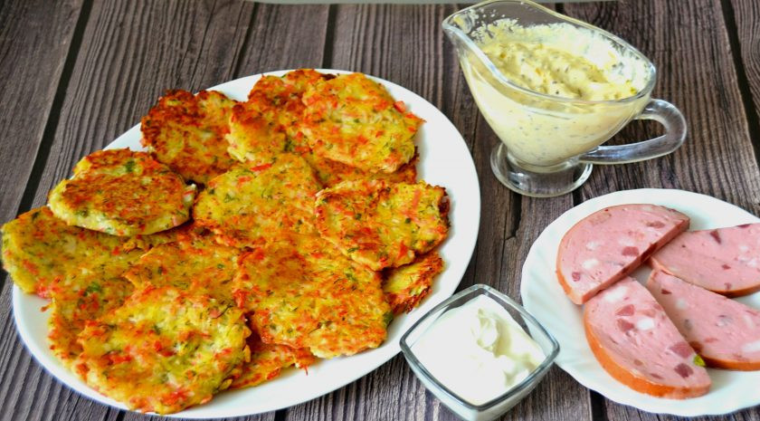 1. Этап. Драники с крабовыми палочками: Подавайте драники со сметаной и различными соусами. Приятного аппетита!