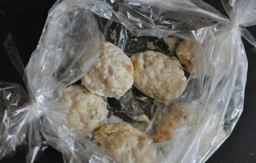 1. Этап. Паровые котлеты в духовке: За 5 минут до окончания приготовления откройте рукав, чтобы котлеты подрумянились.