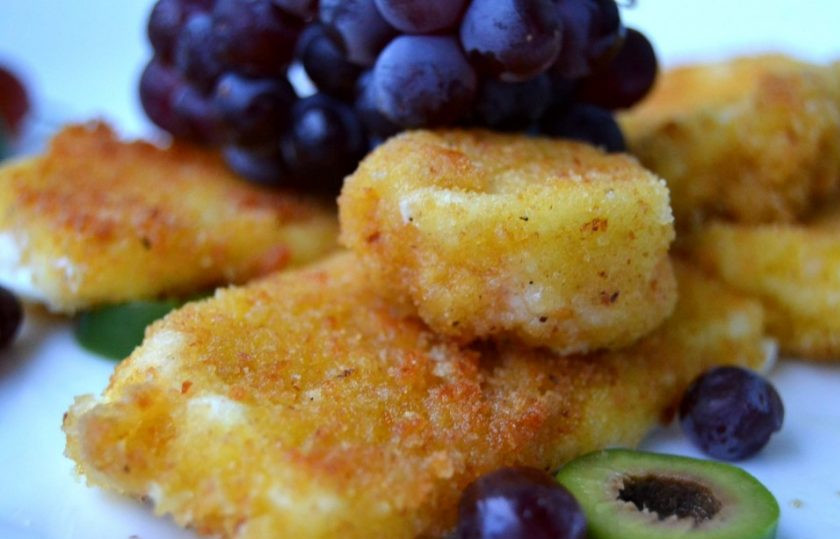 1. Этап. Жареная моцарелла: 10. Подавайте сыр сразу же после обжаривания, приятного аппетита!