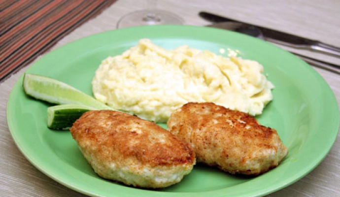 1. Этап. Котлеты из куриной грудки в духовке: Такие котлетки идеальны с пюре и свежими овощами. Получается вкусно и гармонично. Приятного аппетита!