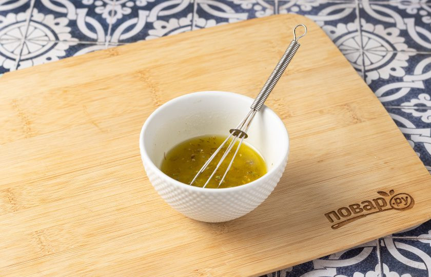 1. Этап. Соус для греческого салата в домашних условиях: Все перемешайте.