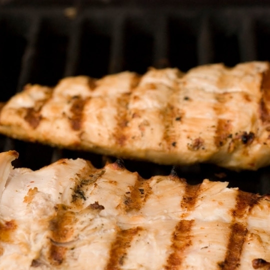 1. Этап. Курица по-филиппински с ананасами: ...затем - с другой.