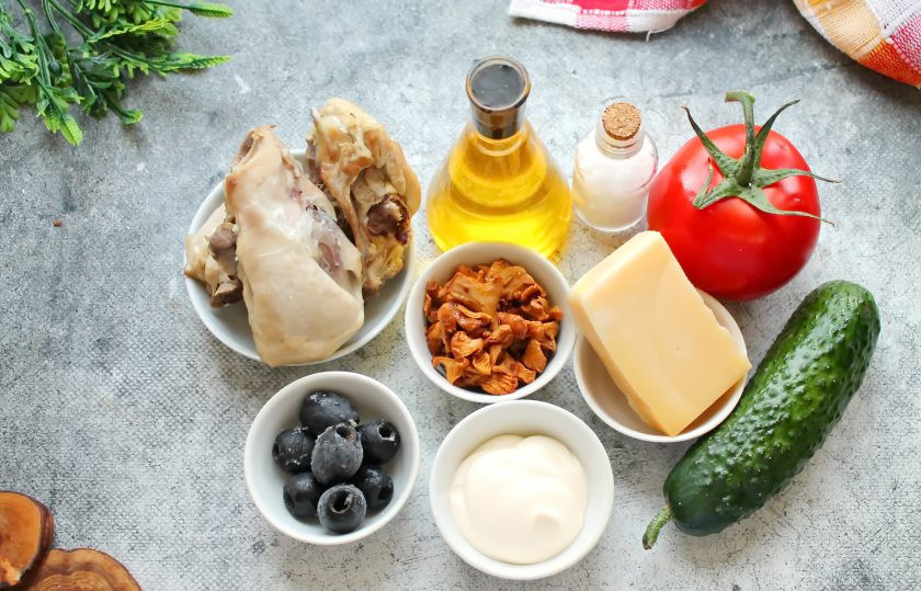 1. Этап. Салат Арбузная долька с курицей и грибами: Подготовьте все необходимые ингредиенты для приготовления салата 