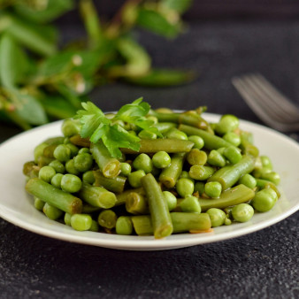 Салат из горошка и фасоли