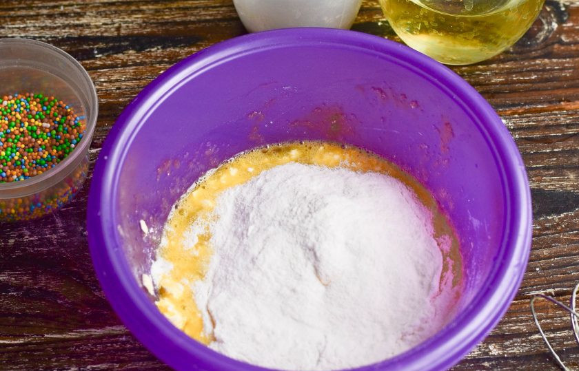 1. Этап. Капкейки без глютена: Добавьте рисовую муку.