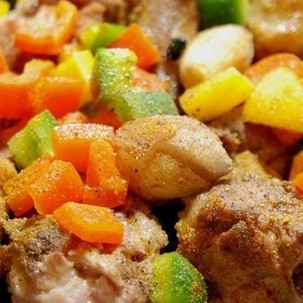 1. Этап. Баранина с овощами в тажине: Шалот и чеснок обжариваем до мягкости отдельно, в другой сковороде. Когда вино из тажина выкипит почти полностью, возвращаем в него мясо, а также добавляем обжаренные шалот и чеснок. Добавляем желаемые специи, накрываем тажин крышкой - и в духовку на 2,5 часа при 180 градусах.