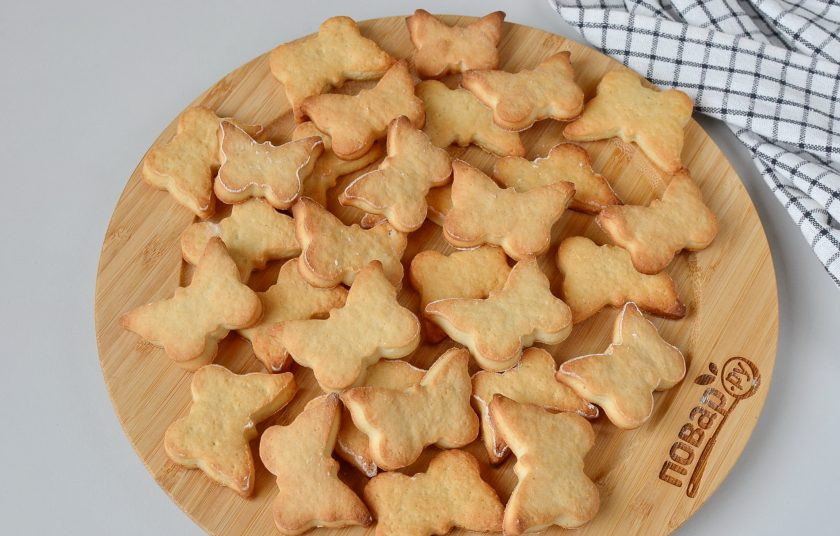 1. Этап. Песочное тесто без масла: Вот такие печенюшки у меня получились из теста.