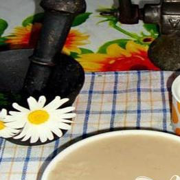 1. Этап. Овсяный кисель: 3. Через сито протираем овсяные хлопья. Варим на небольшом огне, не забываем постоянно помешивать.