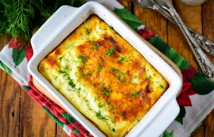 1. Этап. Омлет с творогом в духовке: Сразу подавайте омлет к столу.