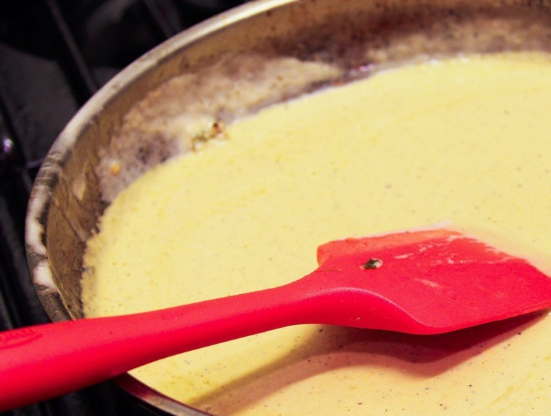 1. Этап. Сливочный соус к рыбе: Теперь соус нужно перебить в блендере и еще раз довести до кипения.