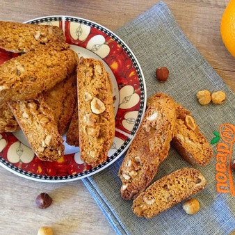 Цитрусовые кантуччи с фундуком