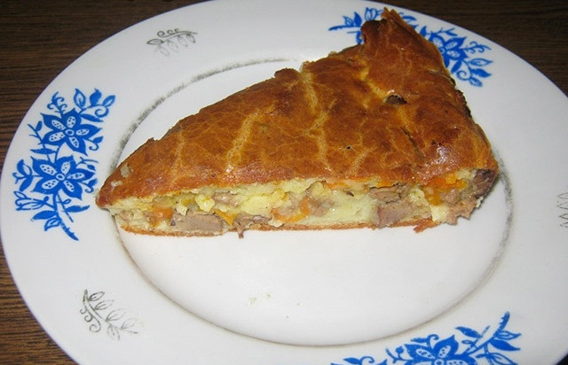 1. Этап. Пирог из куриной печени: Запекайте пирог в духовке при 180 градусах в течение 30-40 минут. Приятного аппетита!