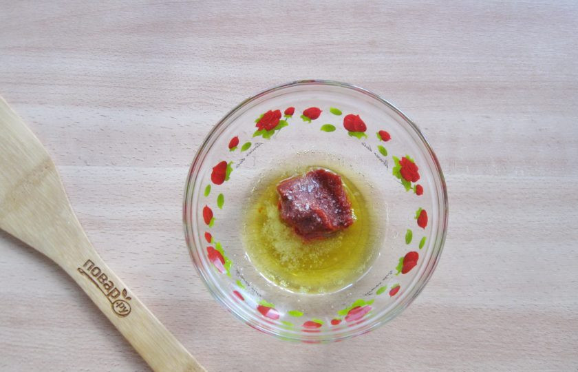 1. Этап. Ребрышки по-мексикански: Посолите маринад по вкусу.