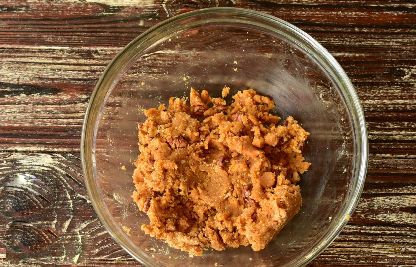 1. Этап. Конфеты из сгущенки: Хорошо все перемешайте.