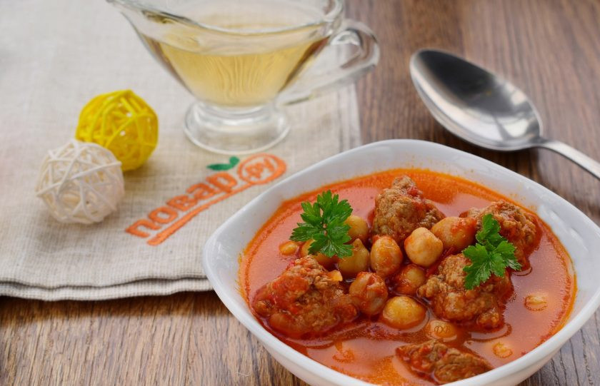 1. Этап. Турецкий суп Эдна: Перед подачей в каждую тарелку добавьте по 1 ч. л. винного уксуса и рубленую зелень. Приятного аппетита!