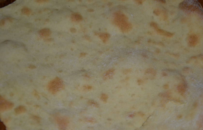 1. Этап. Слоеный Наполеон с заварным кремом: Выпекайте коржи при 200 градусах до румяного цвета (время не засекаю, приблизительно минут 15-20, готовность проверяйте зубочисткой).