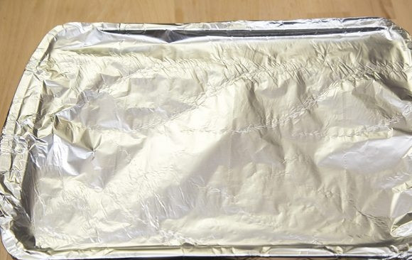 1. Этап. Куриные ножки с рисом: 5. Накройте форму фольгой и отправьте в разогретую духовку. Запекайте куриные ножки около 35-45 минут, а затем при желании можете снять фольгу и подрумянить корочку.