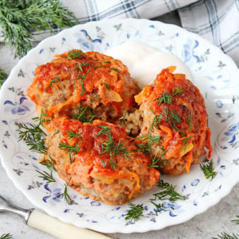 Ленивые голубцы в томатно-сметанном соусе в духовке