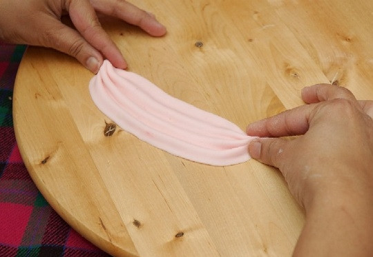 1. Этап. Торт Шикарный: 17. Теперь слегка закруглите заготовку.