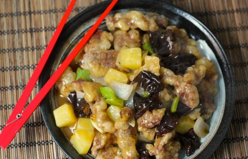 1. Этап. Свинина в кисло-сладком соусе по-китайски: Подавайте блюдо сразу же горячим. Приятного!