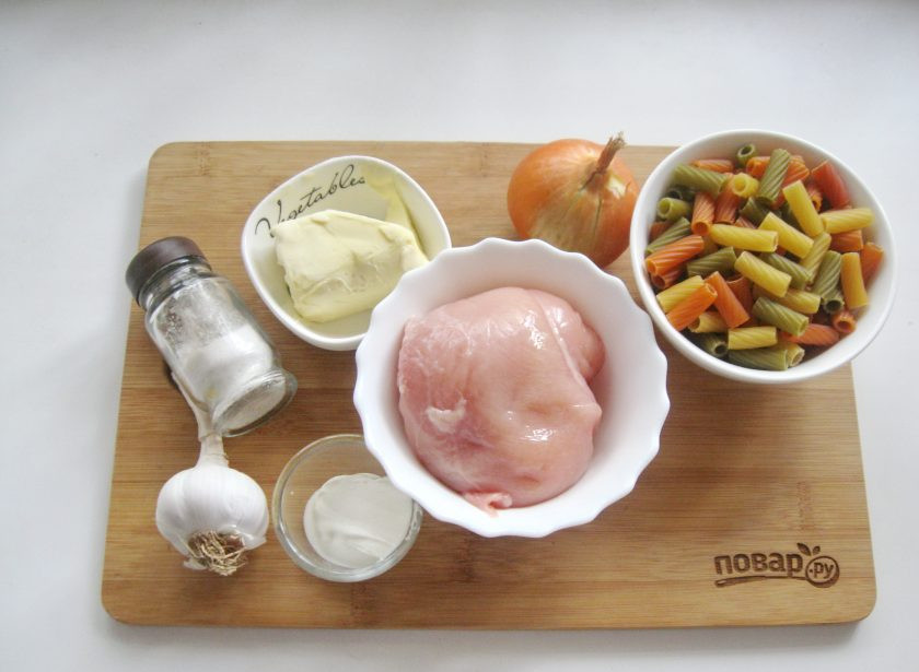 1. Этап. Макароны по-венгерски: Подготовьте ингредиенты для приготовления макарон по-венгерски.