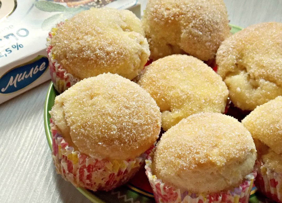 1. Stage. Saffron sugar scones: Remove from the oven, immediately brush the top with melted butter and dip in the fine sand. Place on the rack until cool.