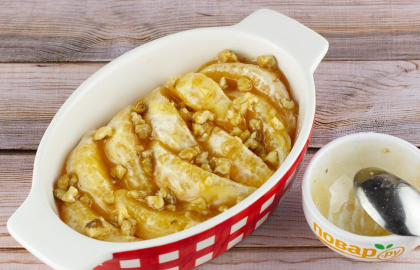 1. Этап. Апельсин в духовке с медом и корицей: Выложите медовую массу на апельсины и поставьте запекаться на 15 минут при температуре 200 градусов.