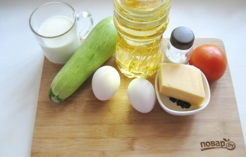 1. Этап. Омлет с сыром и кабачком: Подготовьте ингредиенты для омлета.