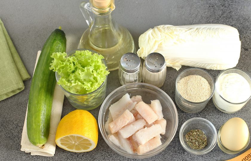 1. Этап. Фишролл: Подготовьте все ингредиенты. Филе рыбы нарежьте небольшими кусочками.
