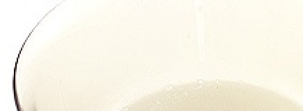 1. Этап. Пицца с ветчиной в мультиварке: Растворите в теплой воде дрожжи. Добавьте соль, сахар и масло подсолнечное.