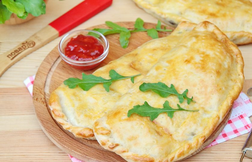 1. Этап. Кальцоне с цукини, оливками и моцареллой: Кальцоне с цукини, оливками и моцареллой готовы. Подавать лучше в теплом виде.