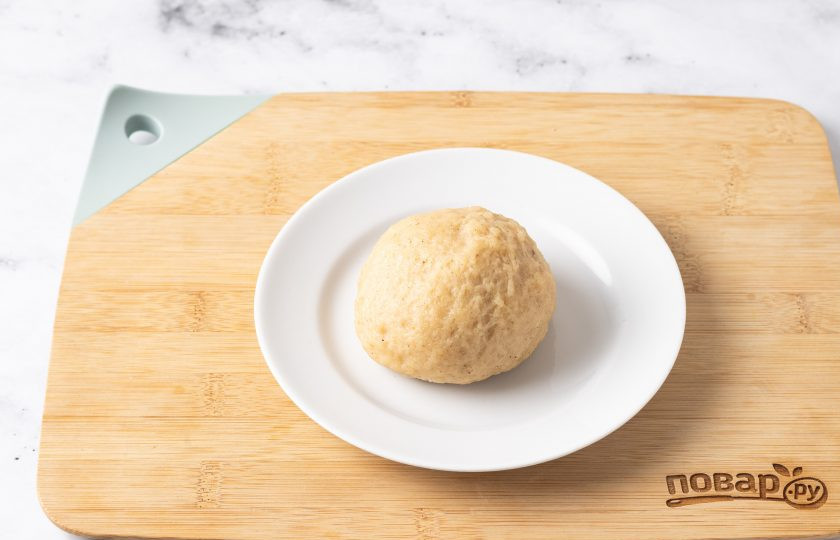 1. Этап. Веганское печенье с корицей: Заместите мягкое и однородное тесто, которое не липнет к рукам.