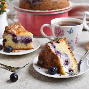 Черничный пирог со сметанной заливкой