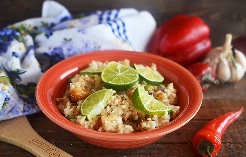 1. Этап. Паэлья с цыпленком и чорризо: 8. При подаче украсьте лаймом и чили. Приятного аппетита!