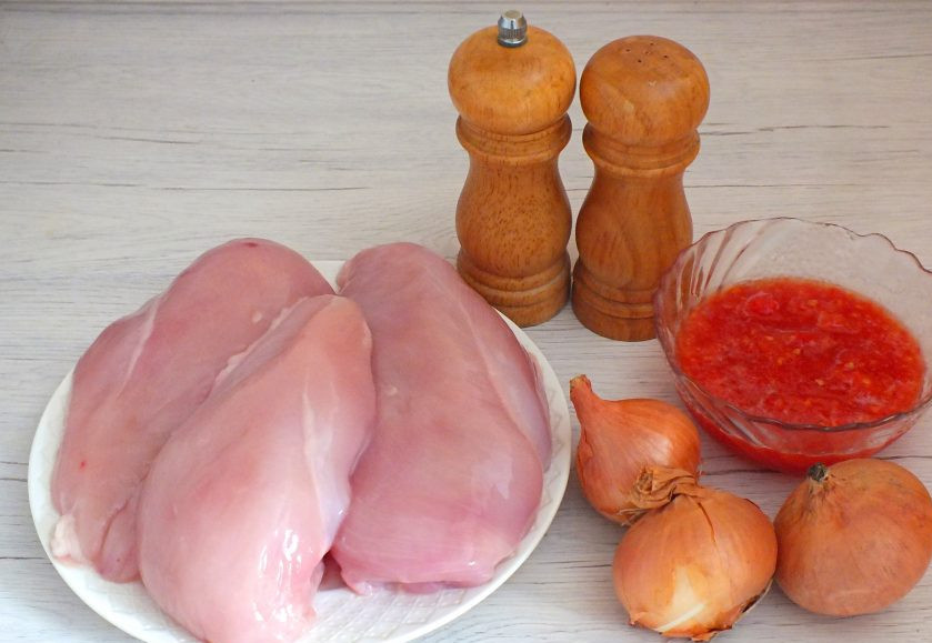 1. Этап. Шашлык из курицы с луком: Подготовьте необходимые ингредиенты.