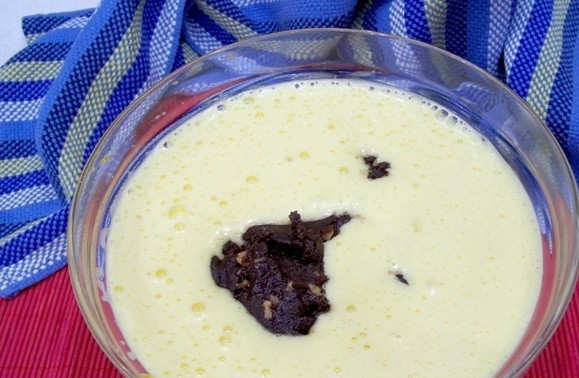 1. Этап. Шоколадный пирог Брауни: 6. В эту яичную массу выкладываем наше шоколадное тесто и аккуратно все перемешиваем до однородного состояния.