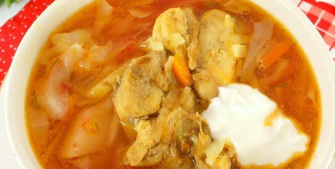 1. Этап. Борщ с курицей в мультиварке: Готовый борщ подавайте со сметаной и измельченной зеленью. Приятного аппетита!