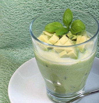 1. Этап. А-ля филиппинский десерт из авокадо: Переложить в стаканчик, полить 1 ч. л. сгущенки, украсить кусочками авокадо и базиликом.