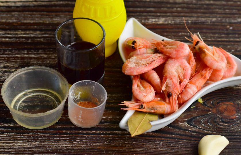 1. Этап. Креветки по-португальски: Подготовьте ингредиенты.