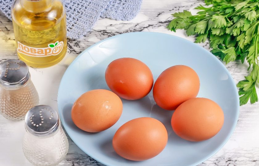1. Этап. Пастеризованные яйца: Подготовьте яйца. Используйте только свежие яйца без трещин в скорлупе.