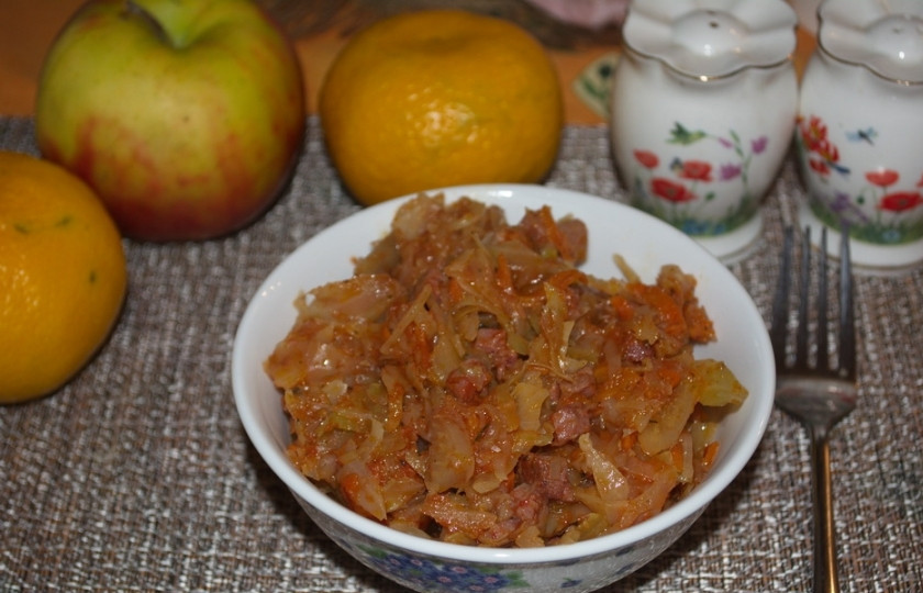 1. Этап. Солянка по-грузински: Подаем блюдо к столу слегка остывшим.