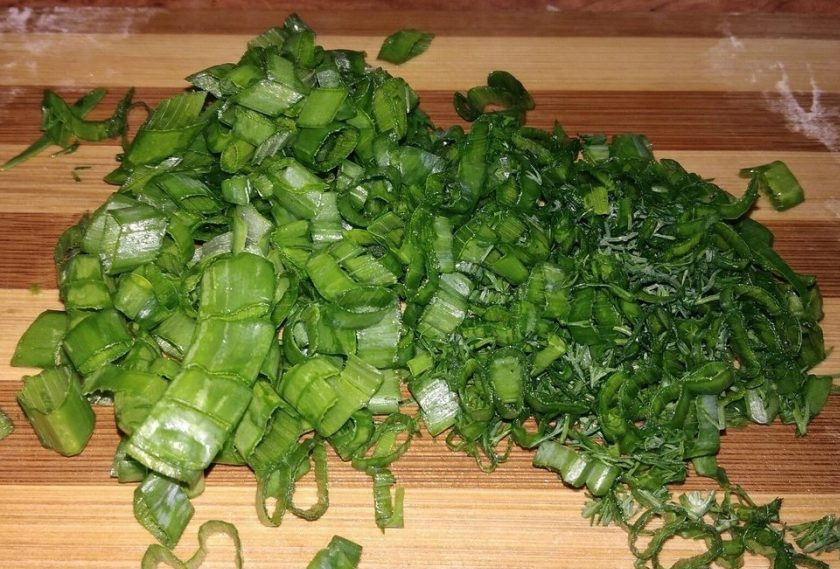 1. Этап. Жаркое с говядиной и овощами на растительном масле: 10. В самом конце добавляем зелень.