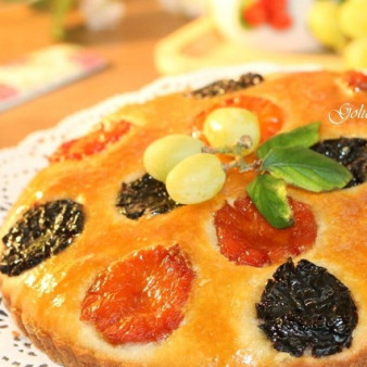 Пирог на кефире Манник с сухофруктами