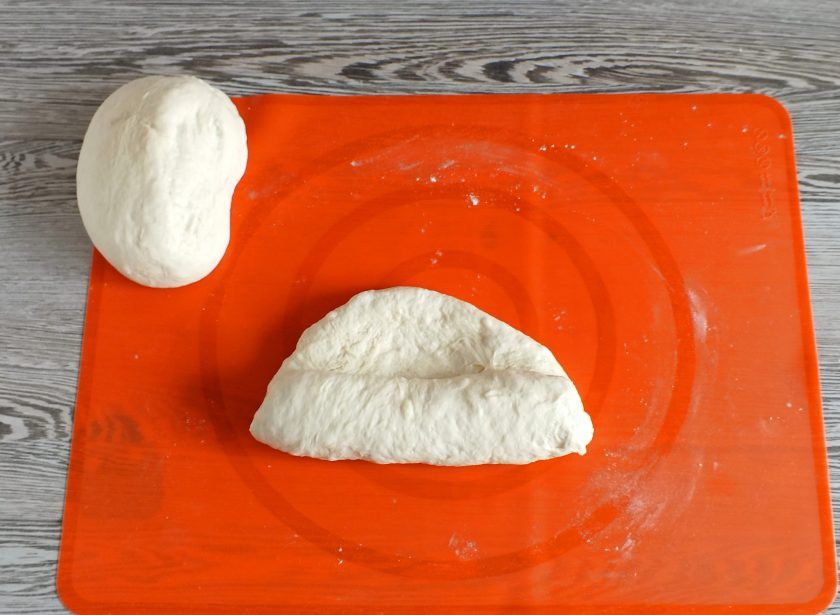 1. Этап. Городская булка: Скатайте в рулетик.