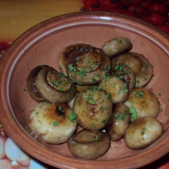 Грибы с чесноком